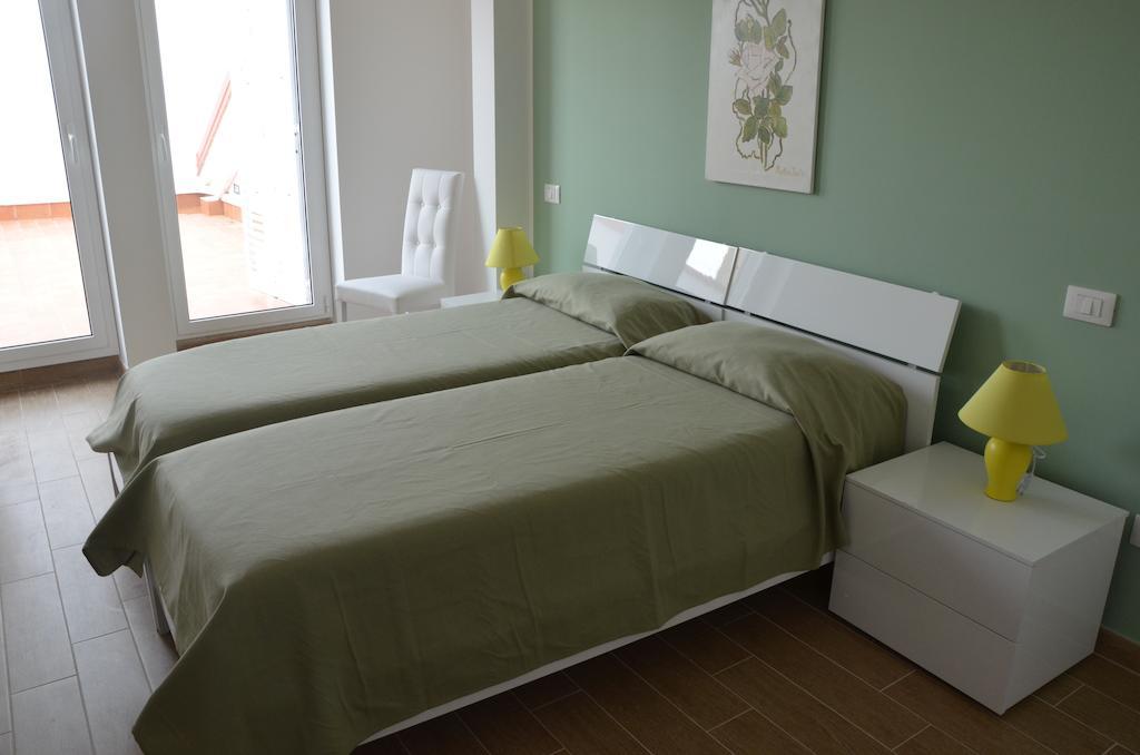 Hotel Residence Thalassa Reggio di Calabria Oda fotoğraf